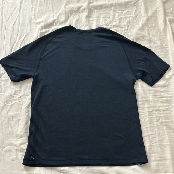 Lululemon Mens Metal Vent Tech Short Shirt (Mineral Blue) , HEMMED Size Small - Picture 4 of 6
